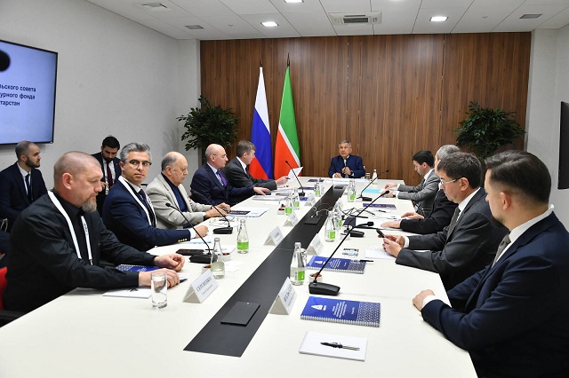 Минниханов провел заседание попечительского совета Инвестиционно-венчурного фонда Татарстана