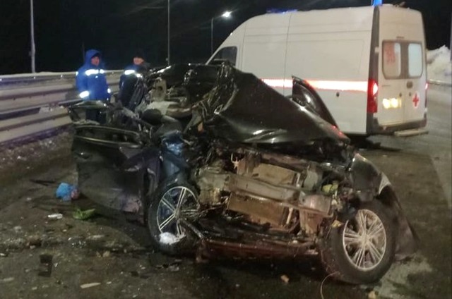 34-летний автомобилист погиб, влетев в стоящий «Камаз» на трассе в Татарстане