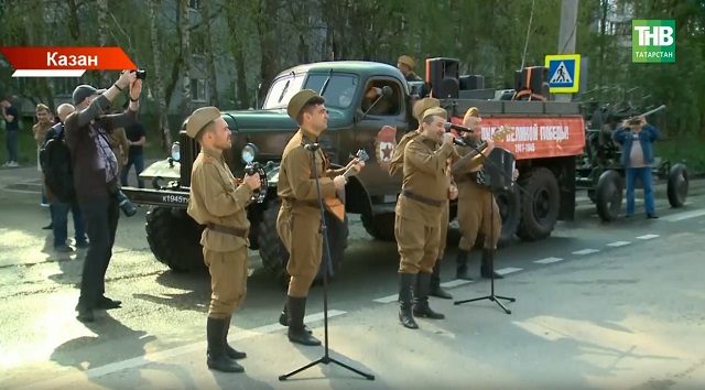 Җиңү көне алдыннан Казан урамнарына парад чыкты