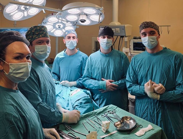 Врачи РКБ пересадили реберный хрящ в глазницу, чтобы спасти зрение 30-летнего пациента