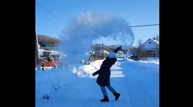 Жителям Казани предложили провести опыт «Эффект Мпембы» и поделиться снимками
