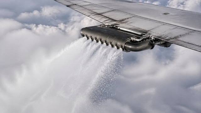 Синоптик рассказала, как и почему в России разгоняют облака на праздники