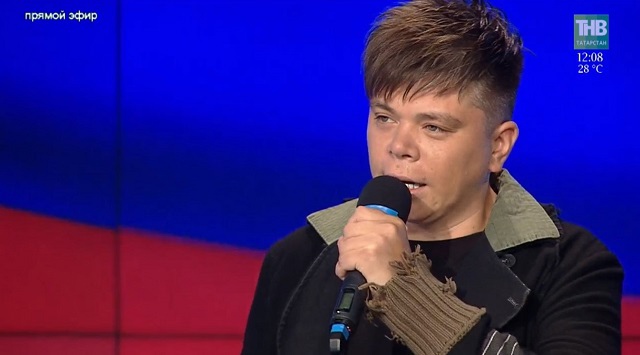 Элвин Грей исполнил в студии ТНВ патриотическую песню «Звездочка в стакане»