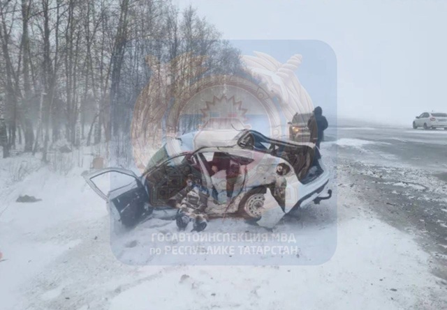 Водитель и пассажир «Лады» погибли в результате ДТП на встречной полосе в Татарстане