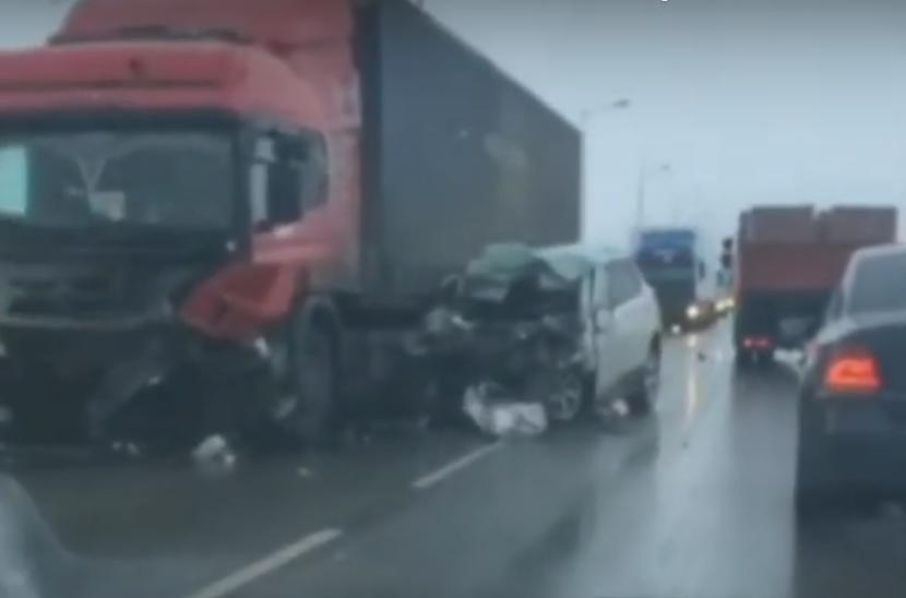 В лобовом столкновении на трассе М7 «Волга» погибли два человека