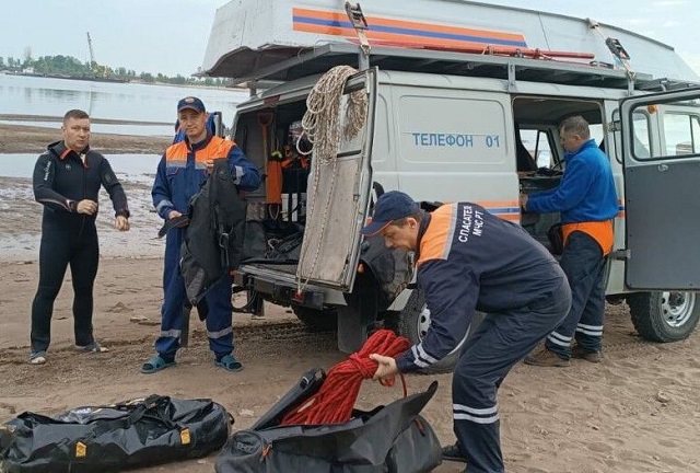 В Татарстане водолазы ищут тело женщины, внучка которой скончалась от приступа астмы