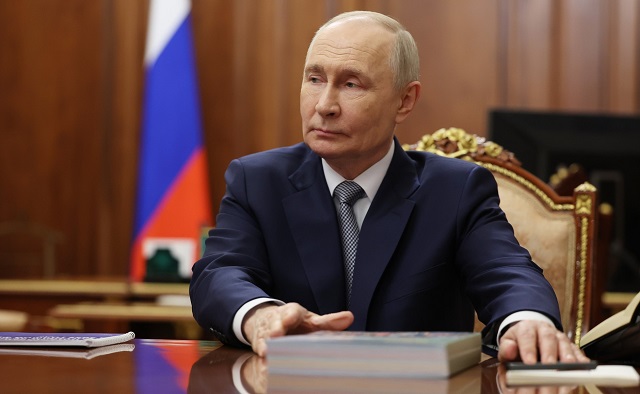 Путин подписал указ об отсрочке от призыва для студентов вузов МЧС