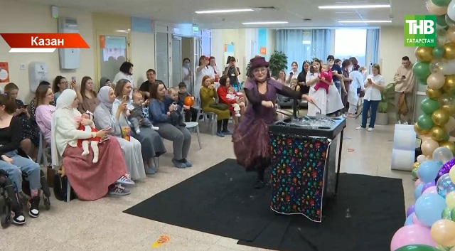 Республика Перинаталь үзәгендә яшь әниләрне бәйрәм белән котладылар