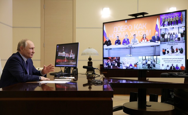 Это было незапланированно: боец СВО рассказал, как пел для Путина