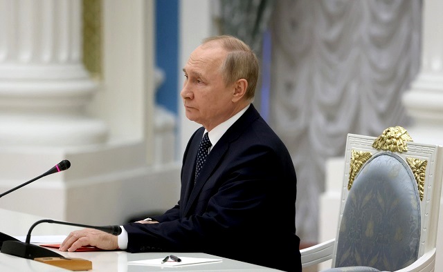 Путин подписал закон о едином пособии для беременных женщин и семей с детьми