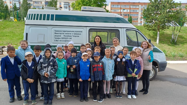 Бавлинские школьники увидели работу передвижной лаборатории