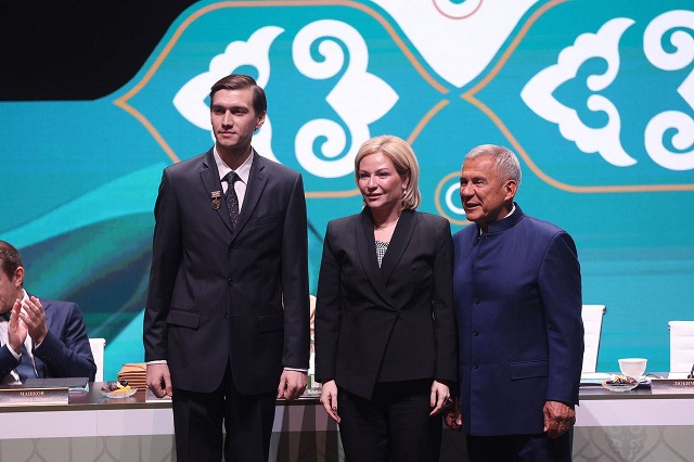 Качаловцу Павлу Лазареву торжественно вручили почетное звание «Заслуженный артист РТ»