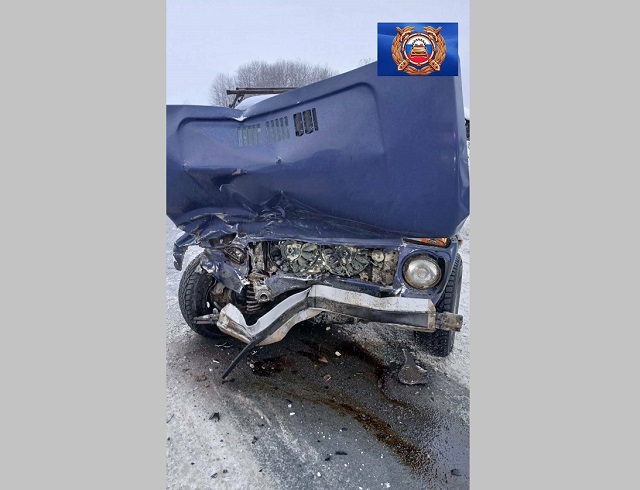 В Татарстане 30‑летний водитель Mercedes врезался в «Ниву» — пострадал 60‑летний автомобилист