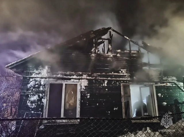 В селе Алькеево загорелся дом, 68-летняя хозяйка получила тяжелые ожоги