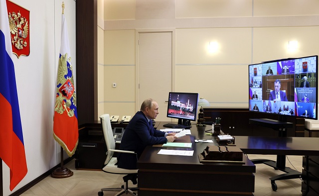 Путин: в России есть все для строительства дорог на высочайшем уровне