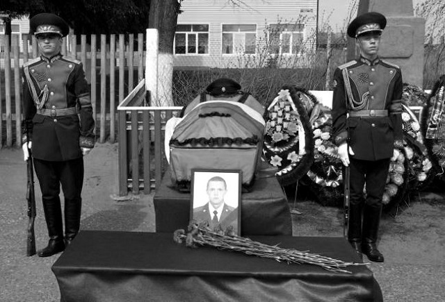 В Татарстане простились с погибшим в СВО вслед за дядей снайпером Владимиром Толстовым 