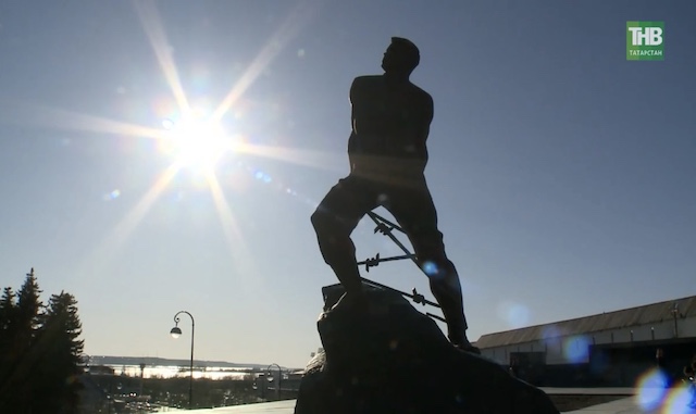 Память поэта-героя Мусы Джалиля и драматурга Туфана Миннуллина чтят сегодня в Казани