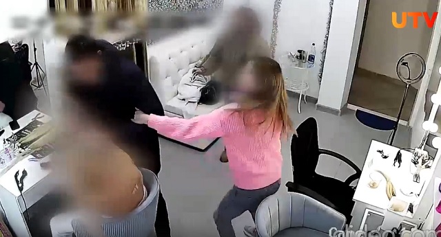 В Уфе пьяный мужчина жестоко избил и обокрал бывшую возлюбленную – видео