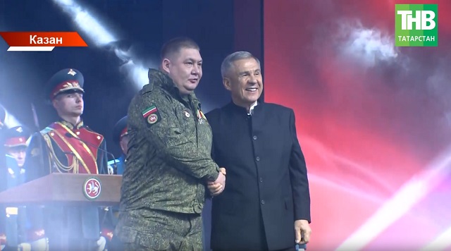 Казанда Ватанны саклаучылар көненә багышланган зур тантана ничек узды