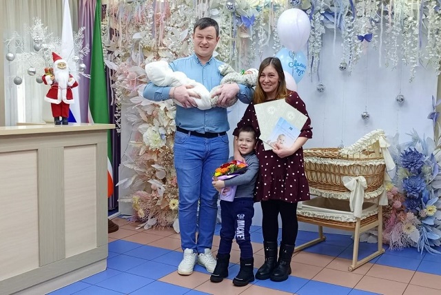 В Набережных Челнах родилась первая в году королевская двойня