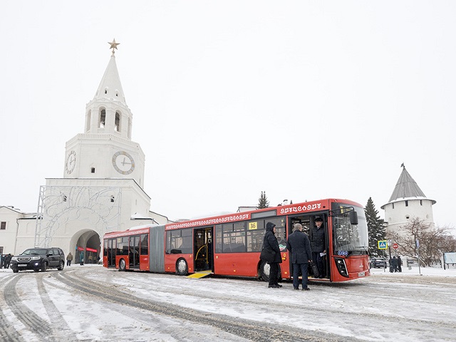 Новый автобус-гармошка начал курсировать по Казани