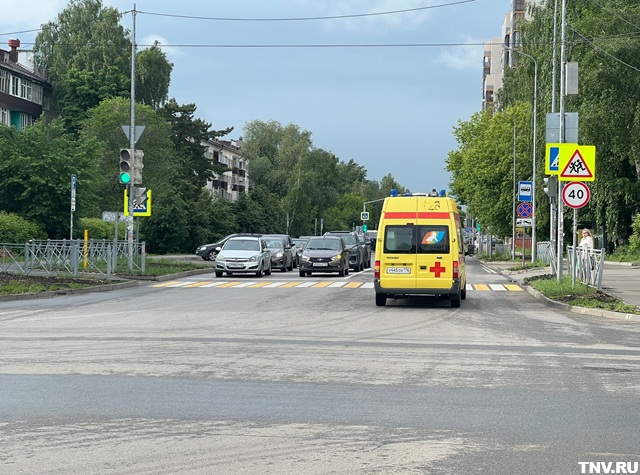 Конь ударил хозяйку копытом в лицо после испуга от мотоцикла в Набережных Челнах