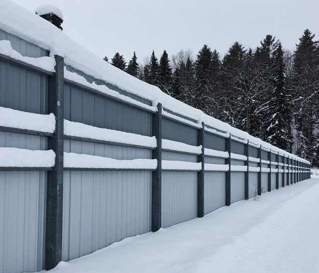 На трассах Татарстана установили 7 км снегозадерживающих заборов