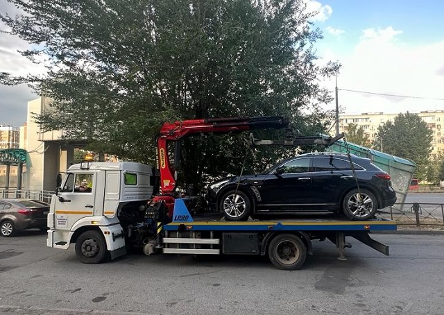 У задолжавшего налоговой 200 000 рублей жителя Казани арестовали Infiniti