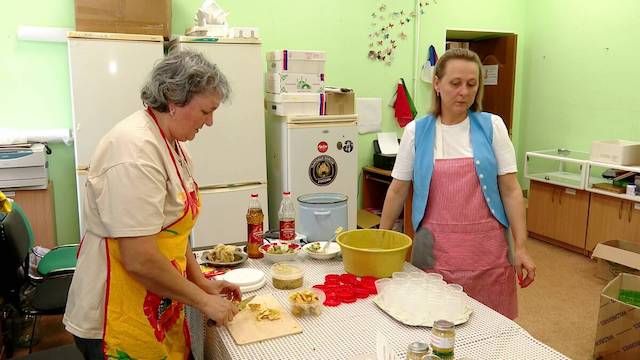 Альметьевские волонтеры шлют бойцам СВО целебную мазь и травяной чай