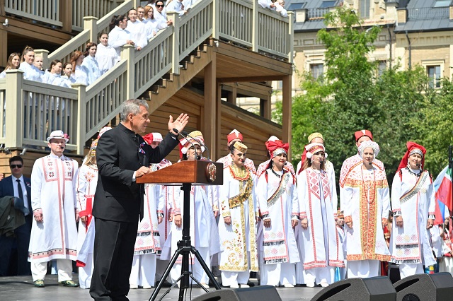 Минниханов: в условиях давления на нашу Родину День России приобретает особое значение