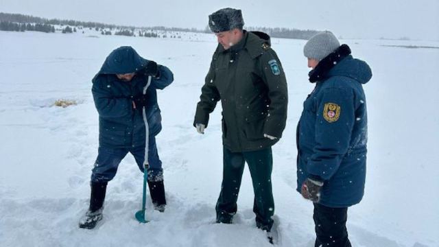 Более 200 лунок пробурили для спасения рыбы в Татарстане