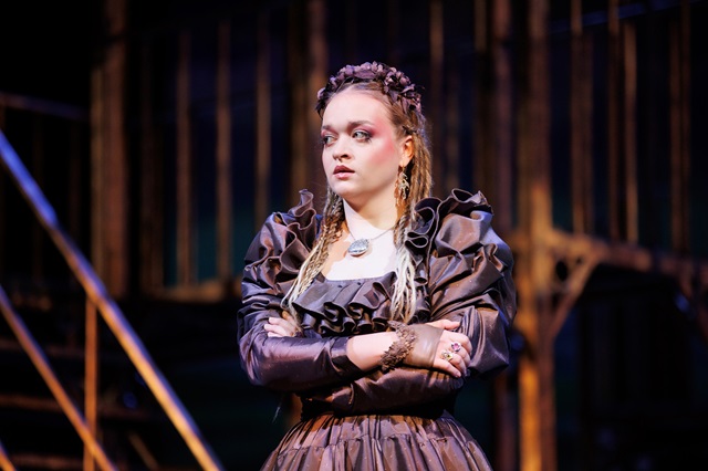 «Офелия» театра Качалова Регина Габбазова: «Когда в тебя верят, ты можешь свернуть горы»