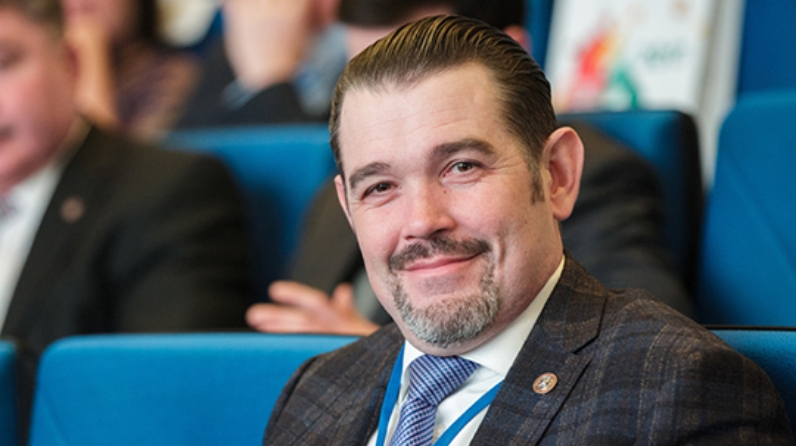 При получении взятки в 2,4 млн рублей задержан глава ФСС Татарстана Павел Лоханов