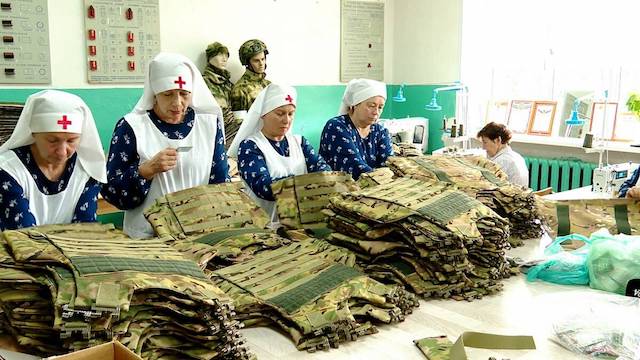 «Потребность помочь»: волонтеры Альметьевска сшили 100 бронежилетов для бойцов СВО