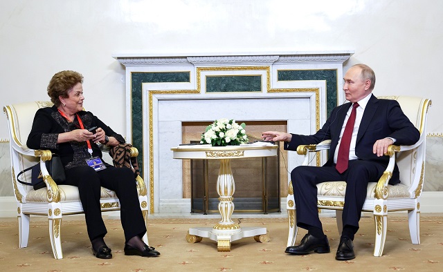 Путин заявил, что ждет президента Бразилии на саммите БРИКС в Казани