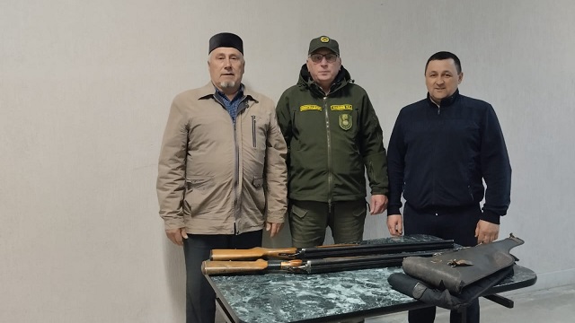 Охотники Атнинского района передали 11 ружей в зону СВО