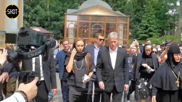 Пресс-секретарь Путина посетил церемонию прощания с Заворотнюк