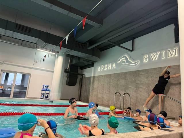 Дети участников СВО из Бугульмы посетили мастер-класс по плаванию в Казани