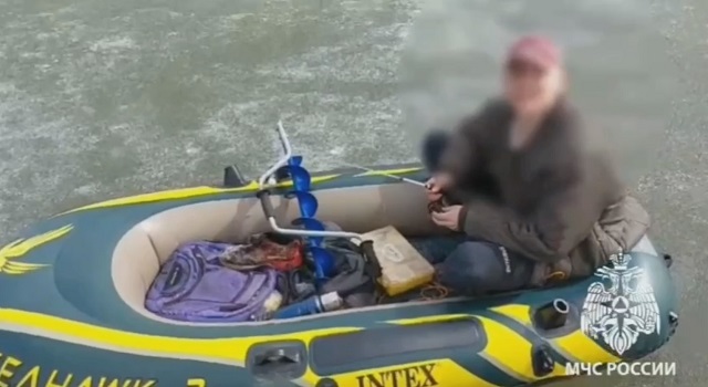 В Татарстане спасли рыбака на смертельно опасном рыхлом льду Камы