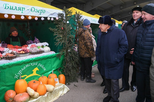 Татарстан Рәисе "Казан" агросәнәгать паркында авыл хуҗалыгы ярминкәсендә булды