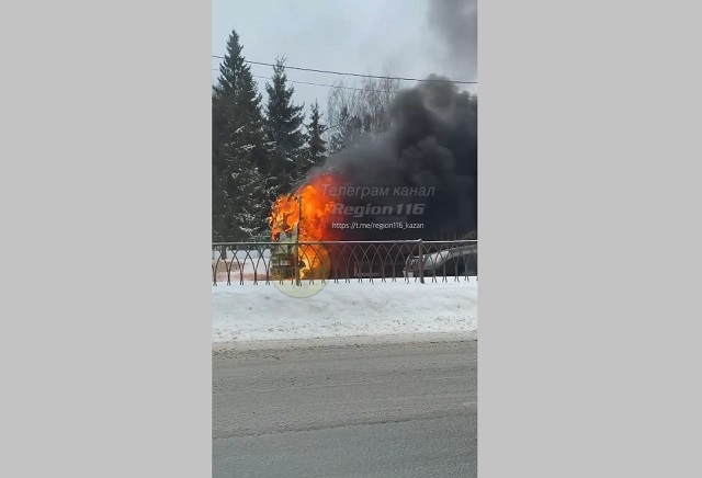 В Казани на Ленинградской загорелась фура