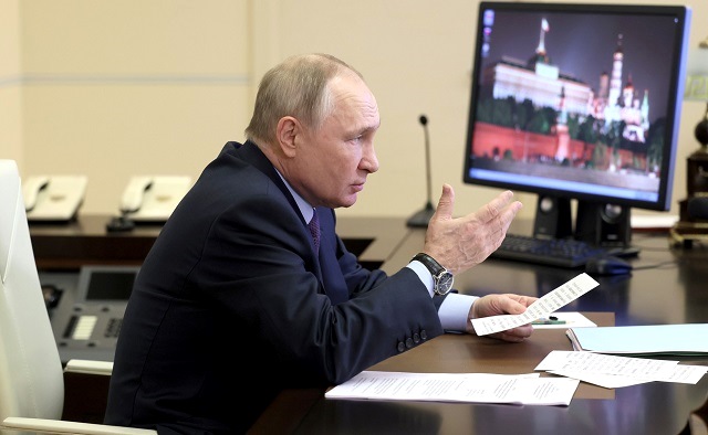 Путин поручил повысить доступность покупки легковых автомобилей для россиян