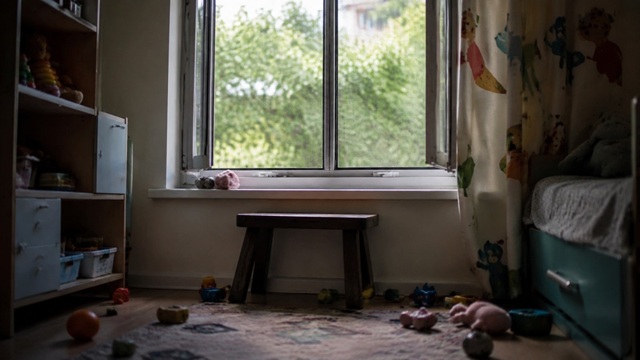 «Иллюзия закрытого окна»: следователи напомнили родителям, почему москитные сетки убивают детей