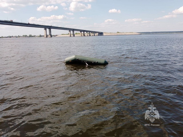 В Татарстане ищут пропавшего после аварии на Волге 75-летнего рыбака