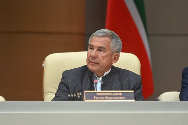 Минниханов: в Татарстане количество разрешений на работу водителем такси выросло в шесть раз