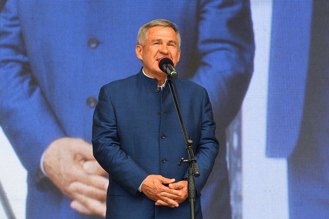 Минниханов поручил районам РТ взять на контроль обслуживание общественных пространств