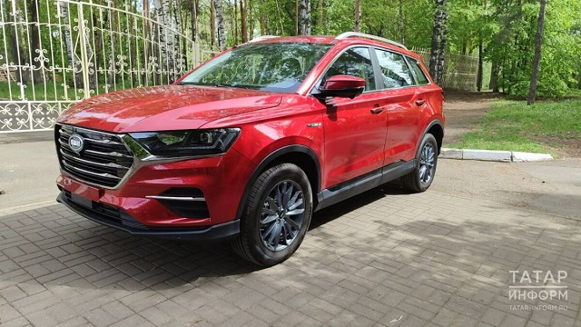 В РТ ветерану СВО с тяжелой инвалидностью вручили кроссовер с ручным управлением