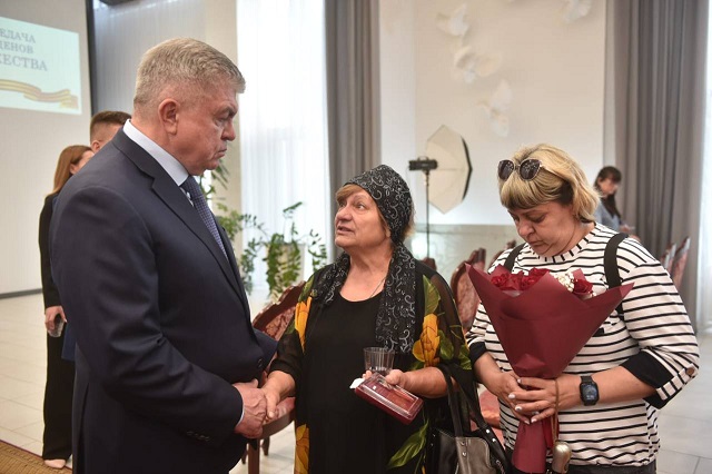 Награды семьям погибших бойцов вручили в Набережных Челнах