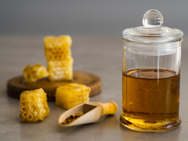 «Не лечит простуду»: татарстанцам раскрыли всю правду о меде