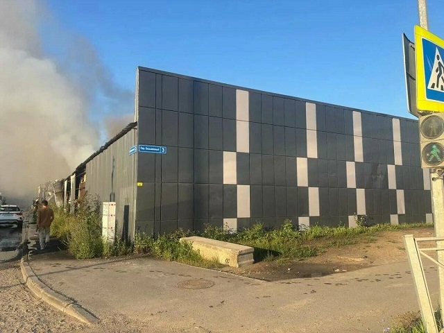 68 спасателей и 19 машин: в Казани потушили пожар на овощном складе